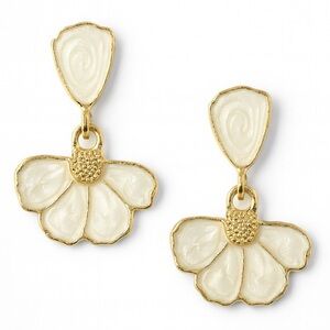 ⚜️ Elegant Gold and Cream Floral Earrings